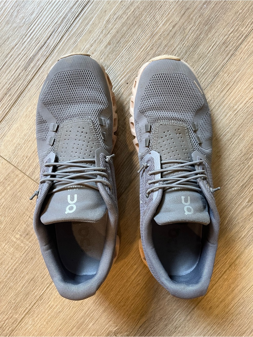 On Cloud Womens Size 8.5